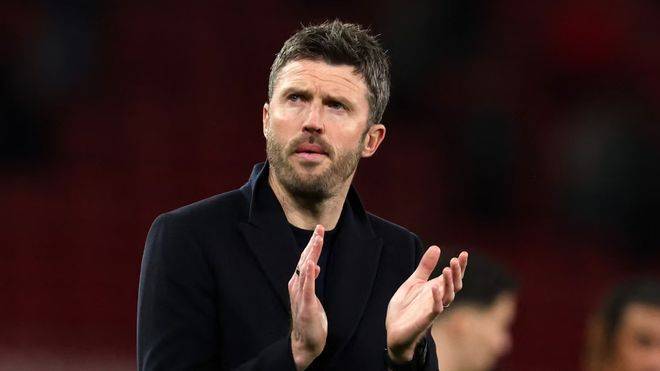 暗藏硬性条款！曼联紧急甩卖周薪 35 万巨星，晚走一年直接亏大钱